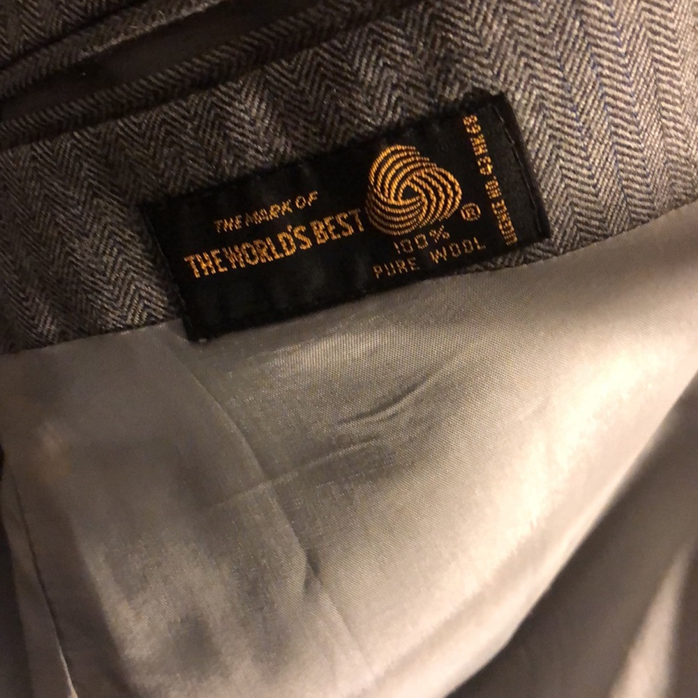 British crown close 5th Avenue made in Hong kong. Custom Grey printed blazer. - Picture 5 of 10